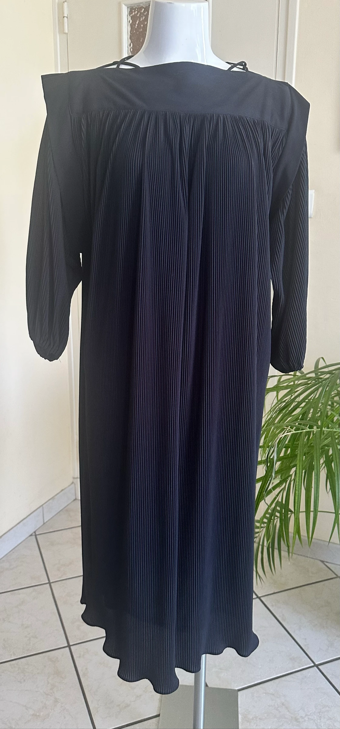 Black Lined Dress Size 42/44 – Never Worn – Zero Sheer – photo 7